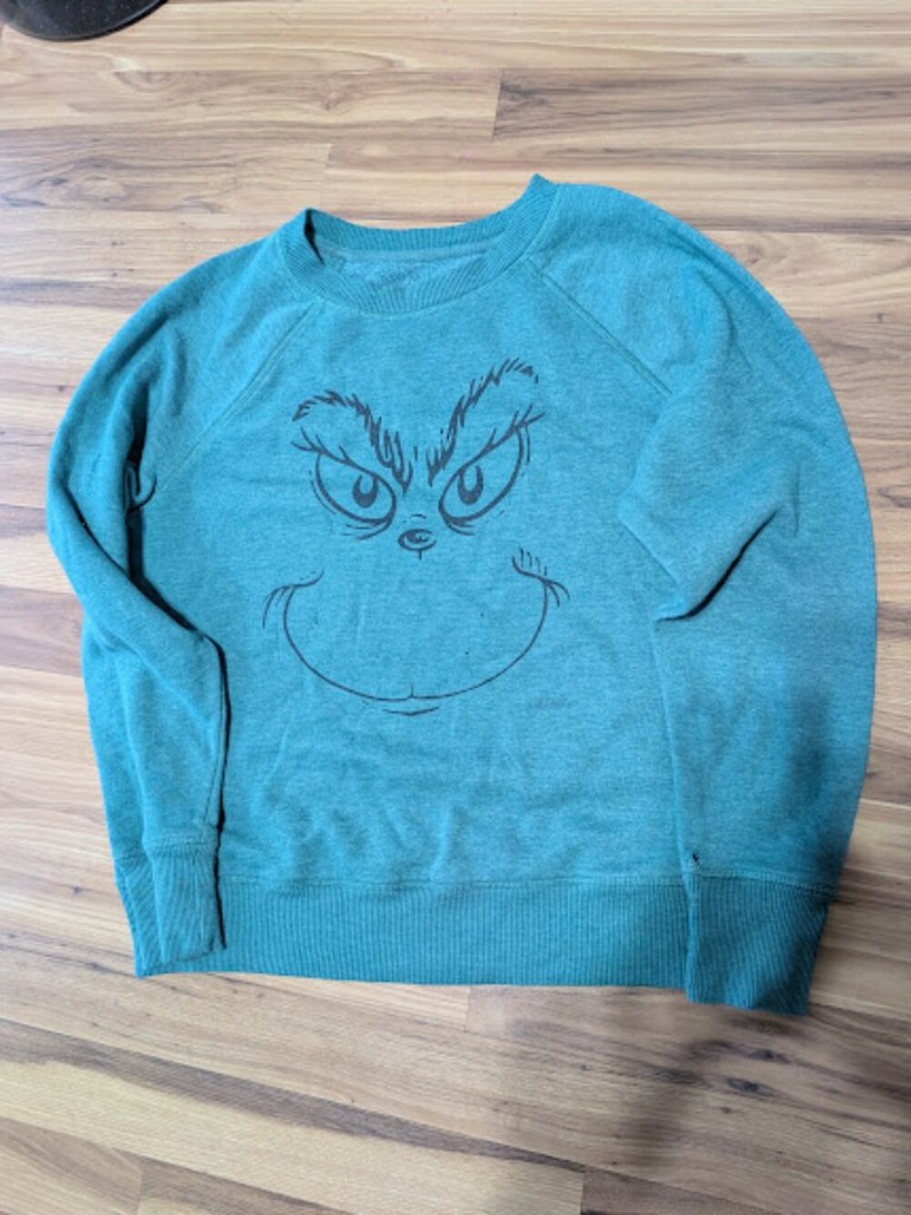 Maurices Dr Seuss The Grinch Sweatshirt Womens Medium Teal Green Crewneck Raglan